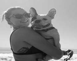 She has reared a pet dog named Theodore, for whom she has also maintained an Instagram.